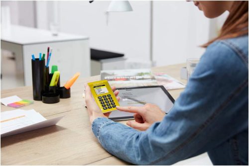 ReinerSCT Pure SCT Authenticator Kétfaktoros Hitelesítő, FIDO2, OATH TOTP, SHA1, SHA256, SHA512, 60 Fiók, QR Kód Olvasás, 3x AAA Elem, Sárga Fehér