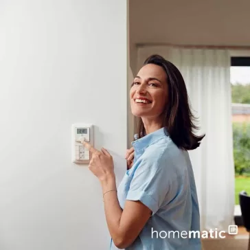   Homematic IP Smart Home Fali Termosztát HmIP-WTH-1, Páratartalom Érzékelő, Radiátor És Padlófűtés, LED Kijelző, Programozható, App, Érintés, Hangvezérlés, Fehér