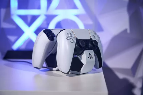 PowerA DualSense Kontroller Töltőállomás, PS5, Két Vezeték Nélküli Kontroller Egyidejű Töltése, LED Jelzés, Hálózati Adapter, Fehér
