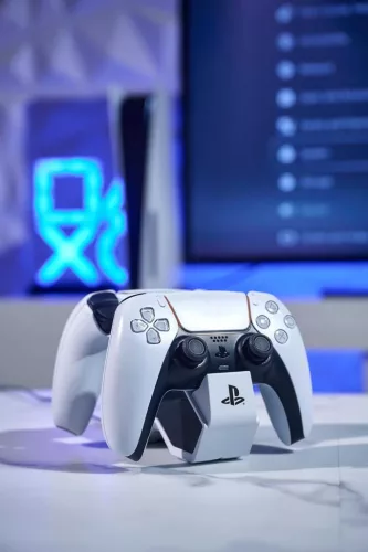 PowerA DualSense Kontroller Töltőállomás, PS5, Két Vezeték Nélküli Kontroller Egyidejű Töltése, LED Jelzés, Hálózati Adapter, Fehér