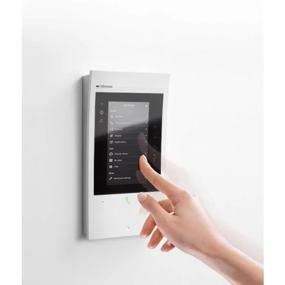 Bticino Classe 300EOS With Netatmo Video Kaputelefon, Wi-Fi, Alexa Hangasszisztens, 13 cm Érintőkijelző, App Home+Security, 2-eres Technológia, 30 W, 230 V, Fehér