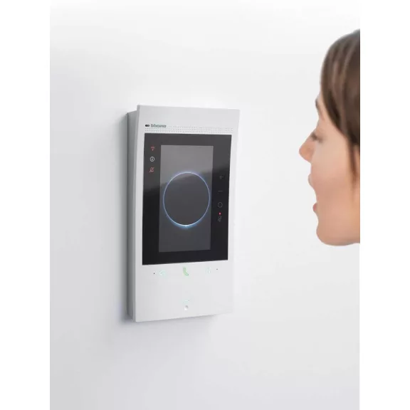 Bticino Classe 300EOS With Netatmo Video Kaputelefon, Wi-Fi, Alexa Hangasszisztens, 13 cm Érintőkijelző, App Home+Security, 2-eres Technológia, 30 W, 230 V, Fehér