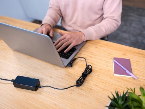 Trust 45W Univerzális Laptop Töltő Fekete