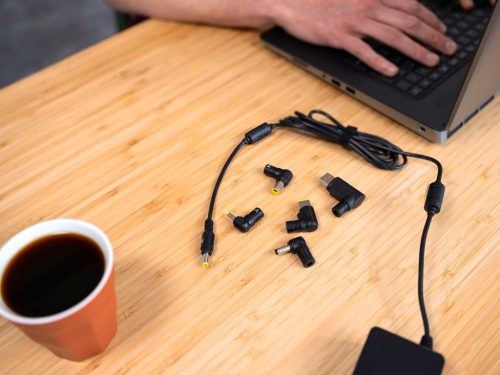 Trust 70W univerzális laptop töltő, fekete