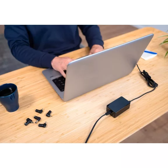 Trust Maxo 23390 Laptop Töltő Asus Notebookhoz, 90W, 100–240V AC, 18–20V Kimenet, 6 Csatlakozó, USB, Gyors Töltés, Fekete