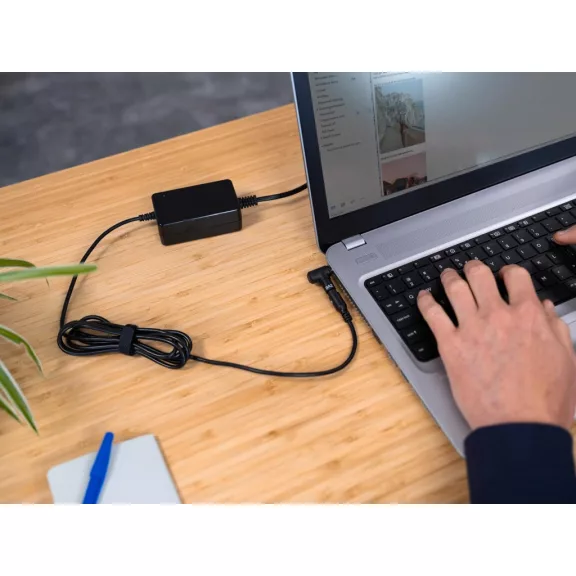 Trust Maxo 23390 Laptop Töltő Asus Notebookhoz, 90W, 100–240V AC, 18–20V Kimenet, 6 Csatlakozó, USB, Gyors Töltés, Fekete
