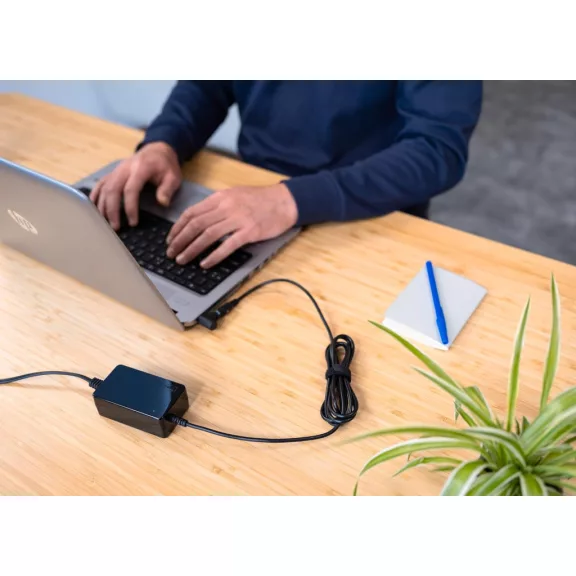 Trust Maxo 23394 Hálózati Töltő Lenovo Laptophoz, 90W, 100–240V AC, 2 Tűs Vagy 6 Tűs Csatlakozó, Gyors Töltés, Túlfeszültség Védelem, Fekete