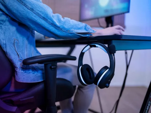 Trust Gaming GXT 391 Thian Vezeték Nélküli Gamer Fejhallgató, 5.8 Ghz, USB Dongle, Over Ear, 13 Óra Játékidő, 40 Mm Hangszóró, 3.5 mm Jack, Fekete