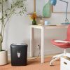 Amazon Basics 7-8 lapos keresztvágó iratmegsemmisítő 15,5 literes tartállyal