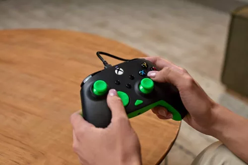 Turtle Beach Rematch Core Vezetékes Gamepad, Xbox Series X S, Xbox One, PC, USB-C, 2,5 m Kábel, D-Pad, Kettős Rezgőmotor, Fekete Zöld