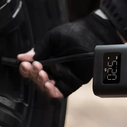 Xiaomi Portable Electric Air Compressor 2 Hordozható Kompresszor, Akkus, 18 L/perc Légszállítás, 10 bar Nyomás, 2000 mAh Akku, LED Fény, Fekete