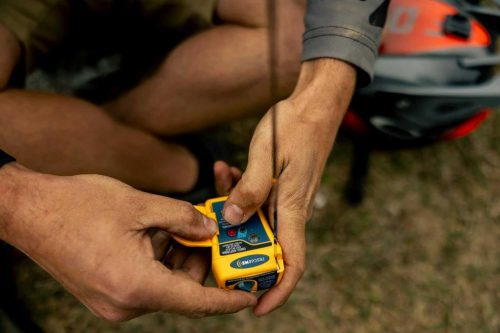 Ocean Signal rescueME PLB1 Vészhelyzeti Személyi Jeladó, GPS, GNSS, 406MHz, 121,500MHz, Műholdas Kapcsolat, Stroboszkóp Fény, 7 Év Akkumulátor, Klipszes Rögzítés